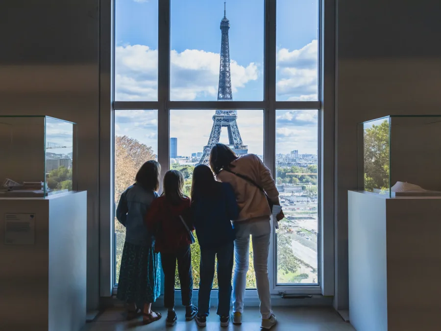 Vue intérieure de la Cité — Tour Eiffel